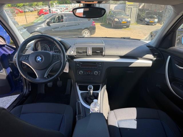 BMW 1-serie 118i Business Line Airco Cruise-control 6BAK 2ei, 1-Serie, Achterwielaandrijving, Blauw, Origineel Nederlands