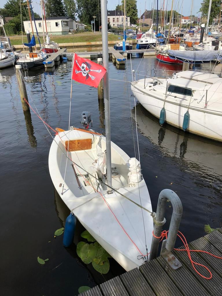 Vaarklare Polyester Zeilboot Incl. Yamaha 4pk & Pega Trailer, Ophalen, Gebruikt, Fok, Polyester