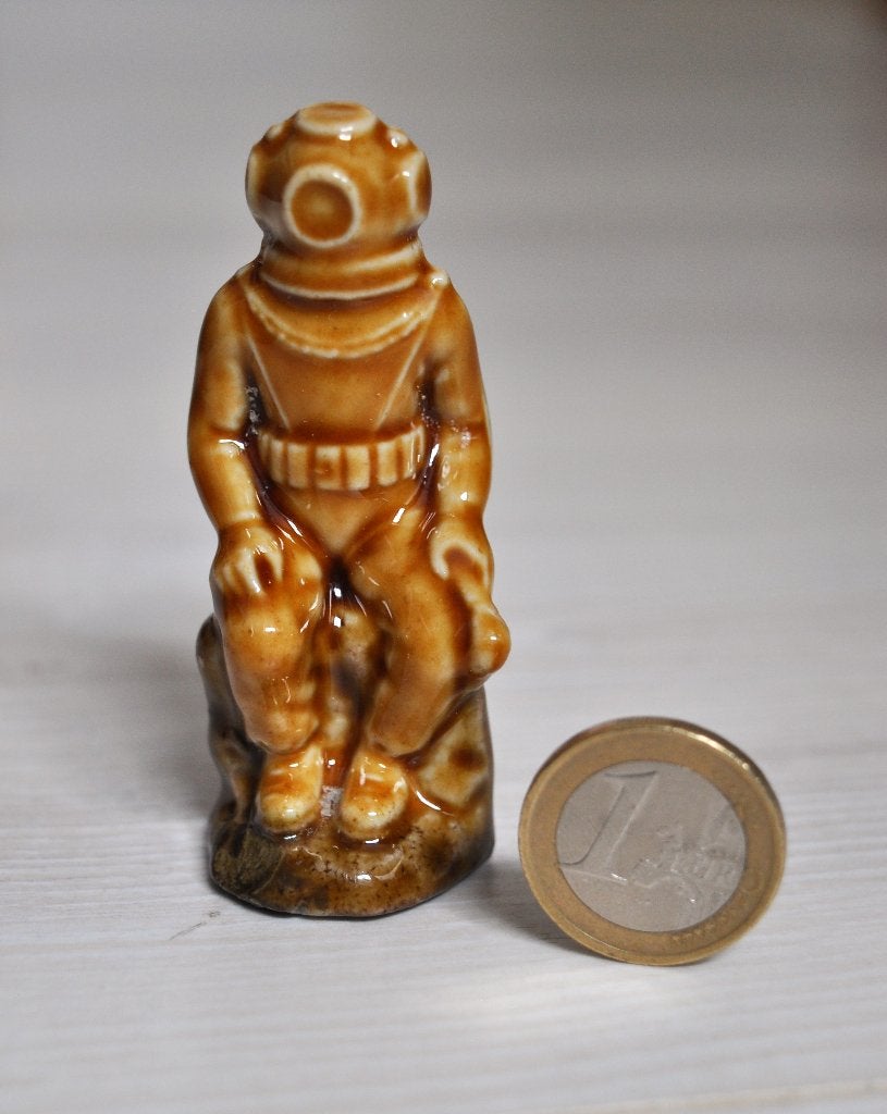 Beeldje Wade Diver Duiker 6,5 cm 1970s, Verzamelen, Beelden en Beeldjes, Ophalen of Verzenden, Mens