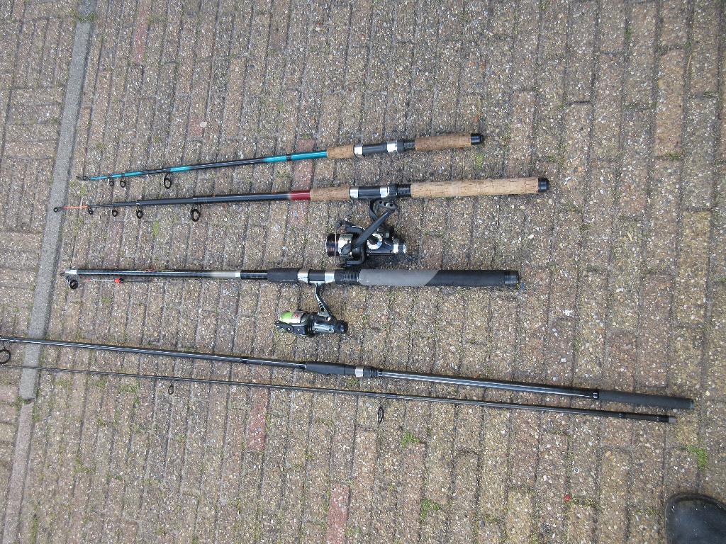 4 werphengels met 2 werpmolens, Watersport en Boten, Hengelsport | Roofvissen, Ophalen, Gebruikt, Werphengel