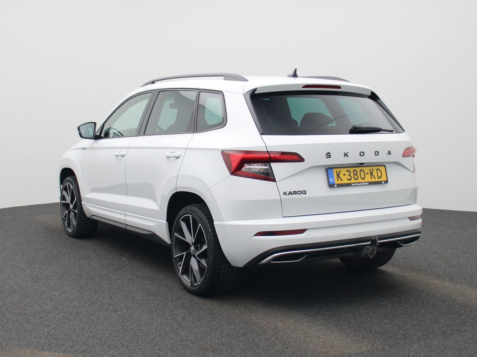 Skoda Karoq 1.5 TSI ACT Sportline Business 150 PK | Automaat, Stof, 4 cilinders, Wit, Bedrijf