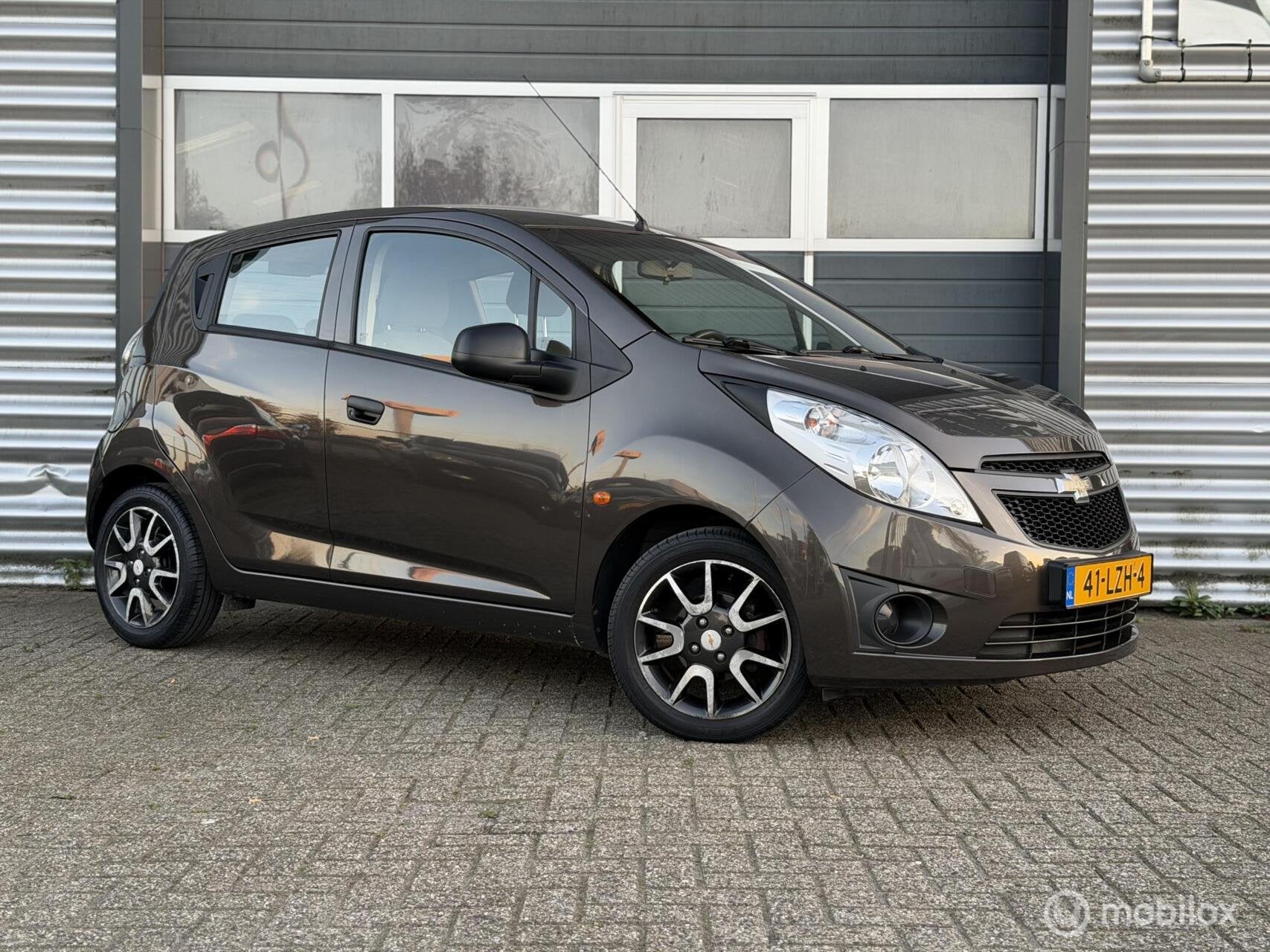 Chevrolet Spark 1.0 2010|122.000 km NAP|APK 6-2027|LM Velgen, Auto's, Voorwielaandrijving, Stof, Gebruikt, Zwart