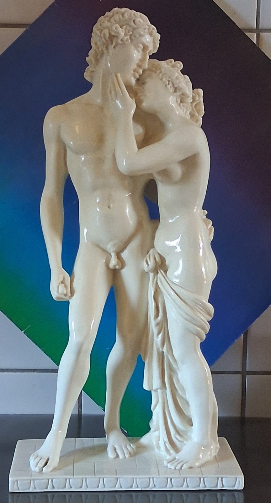 Venus omhelst Adonis.  Klassieke mythologie.  35 cm., Overige onderwerpen, Ophalen of Verzenden, 20 - 50 cm, Overige materialen