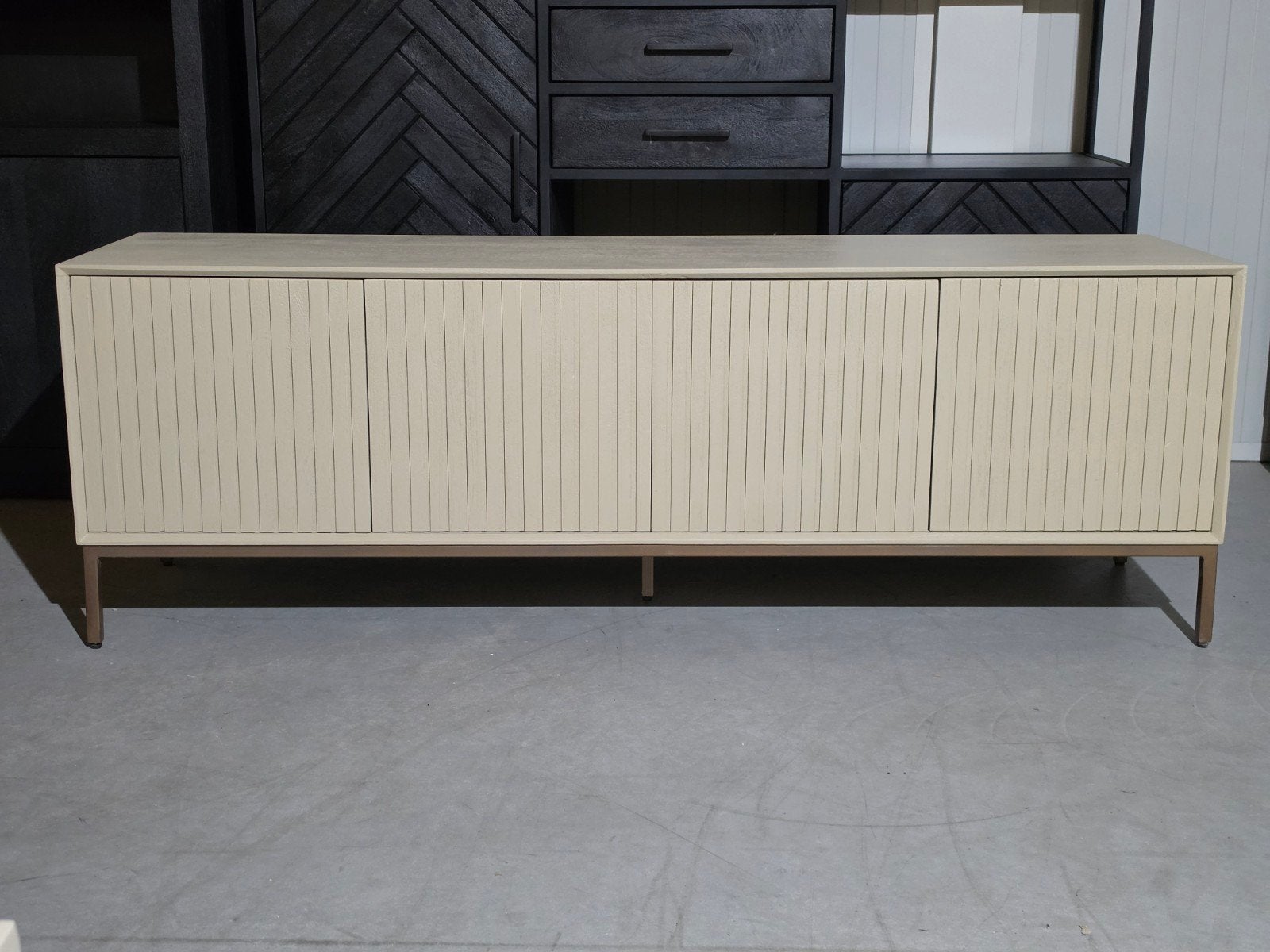 Tv-meubel Madison zand 165 cm - mangohout, 4 deuren, Overige houtsoorten, Info@meubeloutletmeppel.nl, 150 tot 200 cm, Ophalen of Verzenden