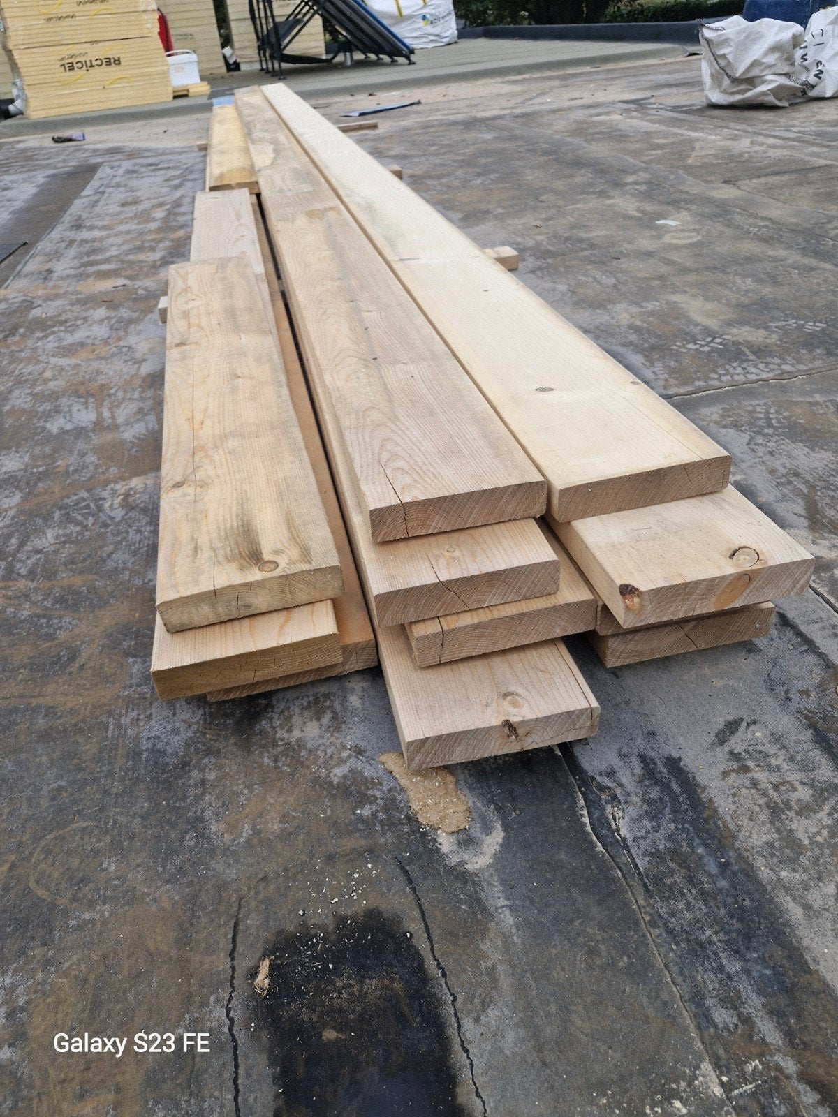 Houten balken: 9x 6m en diverse kortere stukken, Doe-het-zelf en Verbouw, Ophalen, 25 tot 50 mm, Nieuw, 300 cm of meer