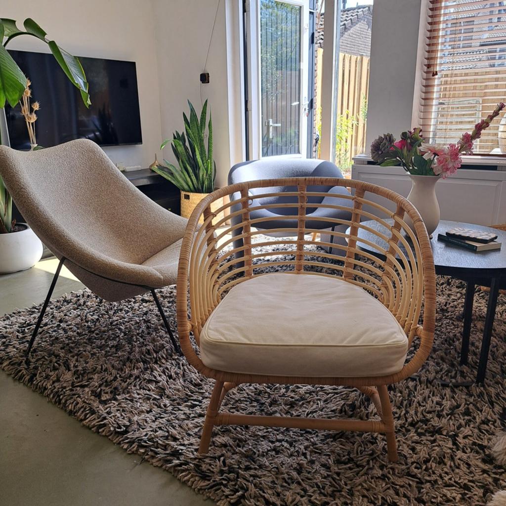 Rotan stoel buskbo ikea incl kussen en poef, Huis en Inrichting, Stoelen, Ophalen of Verzenden, Zo goed als nieuw, Bruin, Eén
