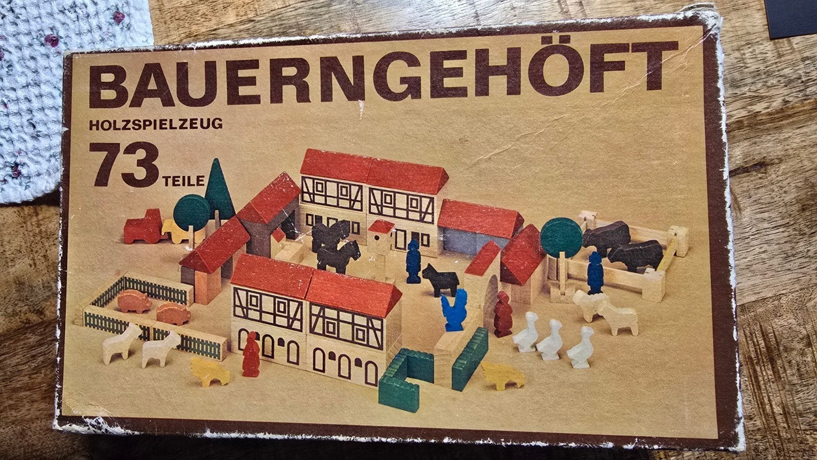 Aangeboden een vintage DDR houten boerderijspeelgoedset, Ophalen of Verzenden