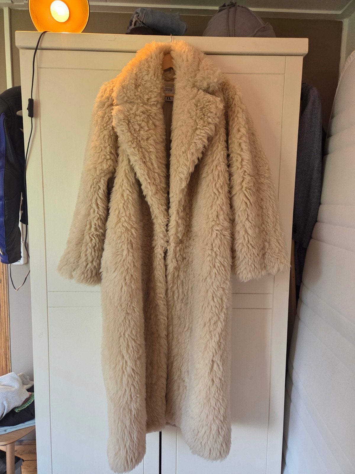 Zara teddy jas beige maat XS-S valt ruim, Ophalen, Zo goed als nieuw, Maat 34 (XS) of kleiner, Zara