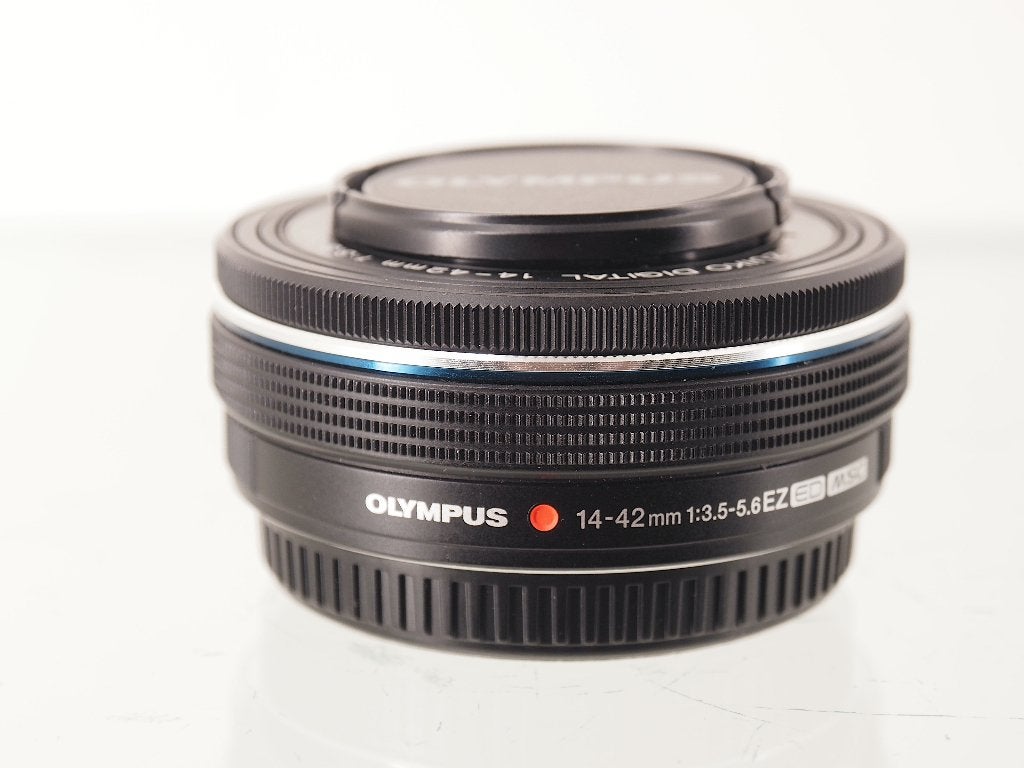 OM-system / Olympus 14-42mm EZ zwarte pancake lens MFT, Multi-coated, Micro Four Thirds, Olympus, Zo goed als nieuw