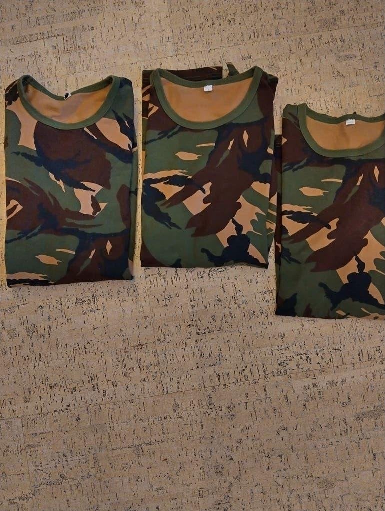 T-shirts met camouflageprint, Maat 52/54 (L), Onbekend, Meerkleurig, Ophalen of Verzenden