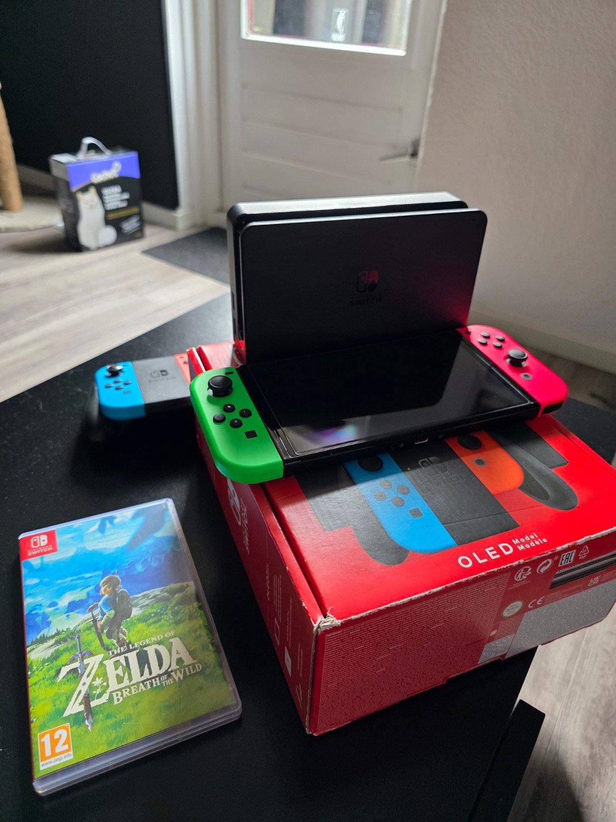 Switch Oled met zelda breath of the wild. Zeer netjes 2 cont, Ophalen of Verzenden, Zo goed als nieuw, Met 1 controller, Switch OLED