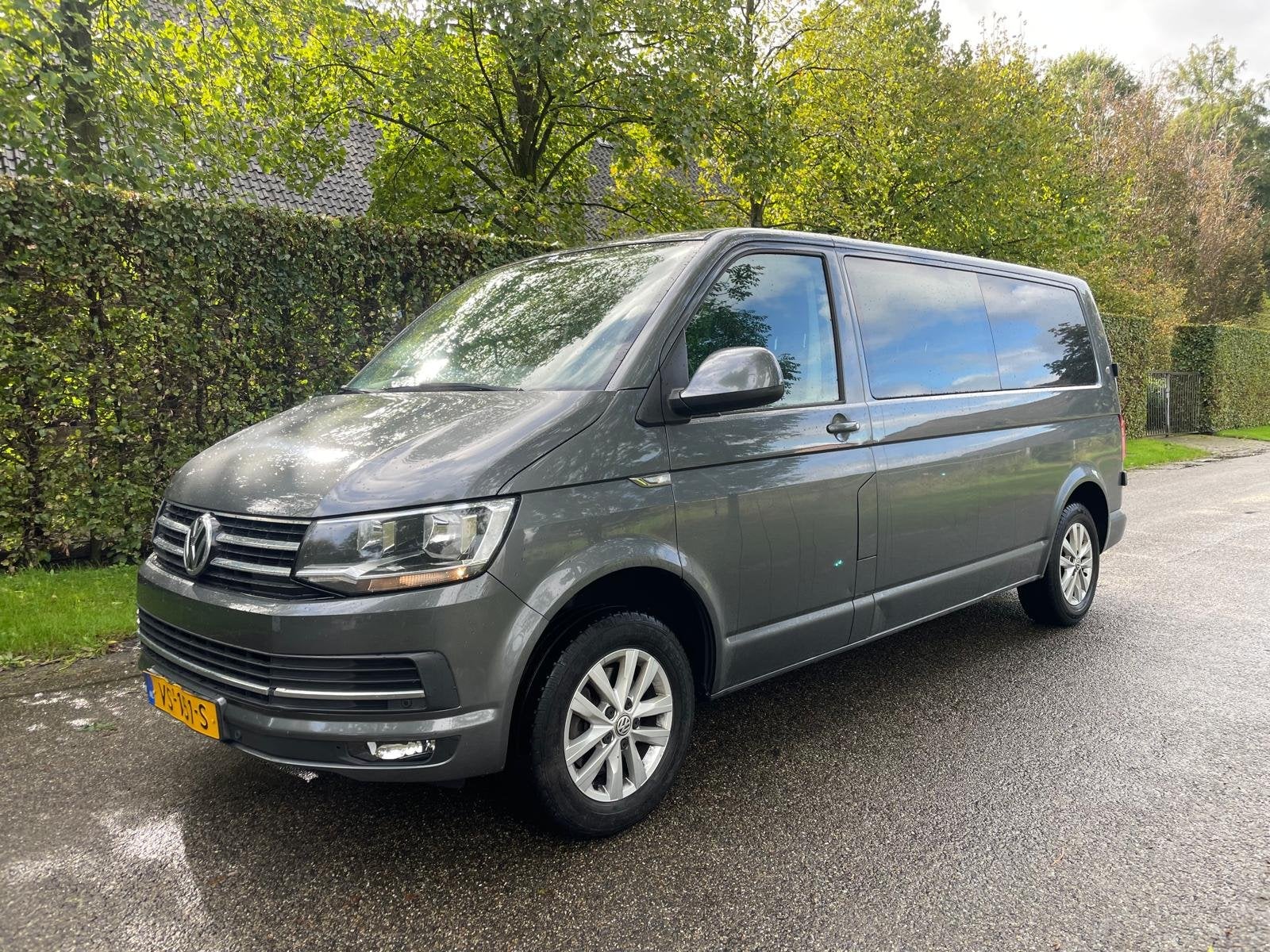 Volkswagen Transporter 2.0 TDI L2H1 DC Highline 140 PK Dubbe, Auto's, Voorwielaandrijving, Euro 5, Stof, Gebruikt