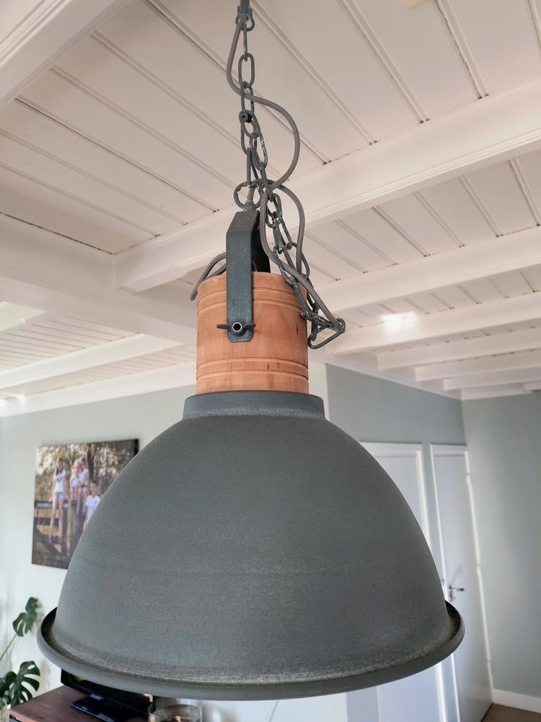 Industriële hanglamp twee stuks, Ophalen of Verzenden, Hout