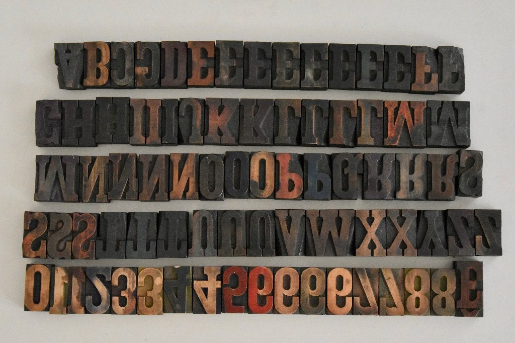 Houten biljetletters / drukletters, Antiek en Kunst, Ophalen of Verzenden