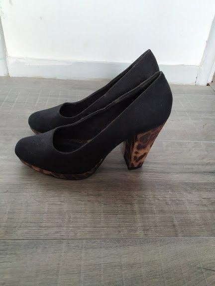 Marco Tozzi dames suède zwarte pumps met panterprint hak, Pumps, Zwart, Marco Tozzi, Ophalen of Verzenden