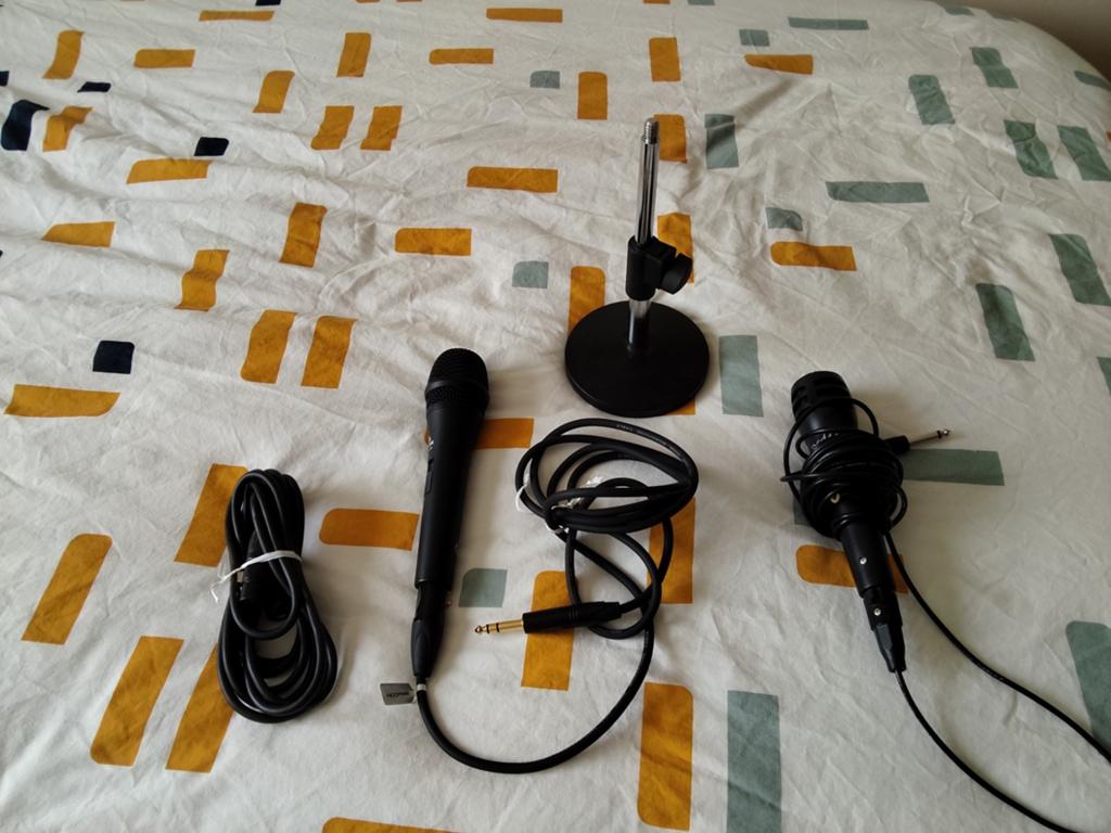 2x microfoon met extra kabel voor aansluiting op mengpaneel, Ophalen of Verzenden, Zo goed als nieuw, Zangmicrofoon