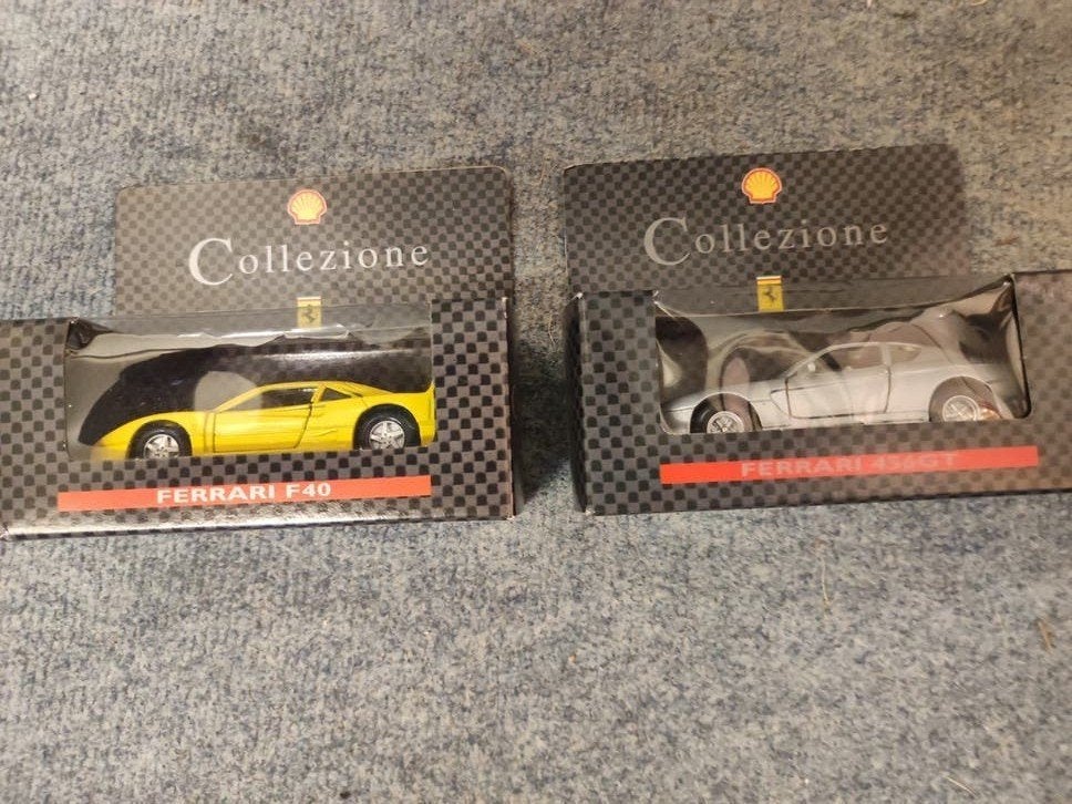 Shell Collezione Ferrari F40 en 456GT modelauto's, Hobby en Vrije tijd, Modelbouw | Auto's en Voertuigen, Overige merken, 1:50 of kleiner