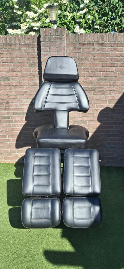 Tattoo stoel behandelstoel massagetafel pedicure NIEUWSTAAT, Ophalen, Zo goed als nieuw