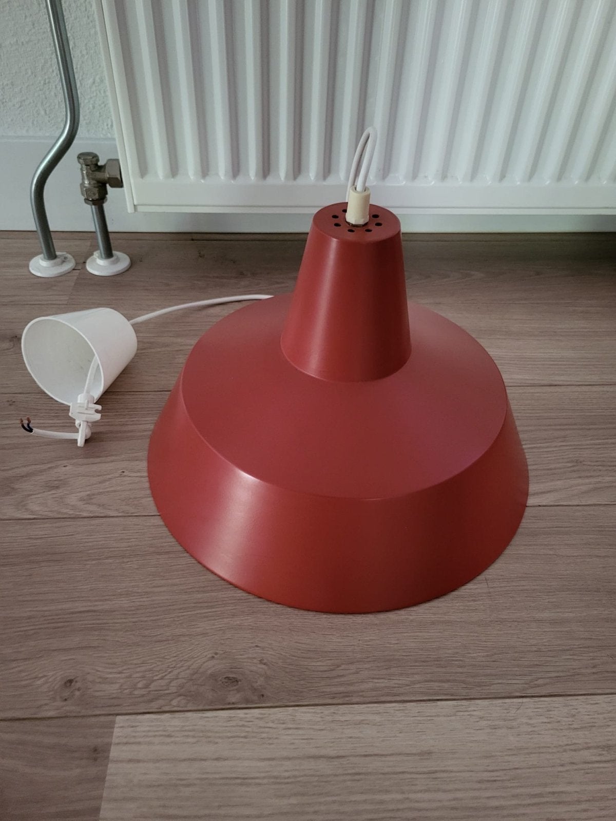 Vintage rode hanglamp - Retro design ikea, Ophalen of Verzenden, Gebruikt, Overige materialen, E27 (groot)