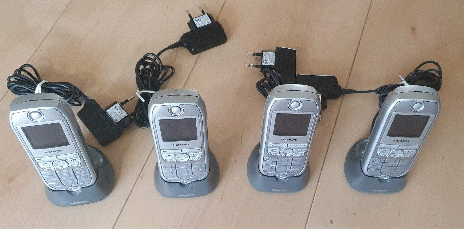 4x Siemens Gigaset Dect telefoons SL74 + basisstation SL740, Telecommunicatie, Vaste telefoons | Handsets en Draadloos, Ophalen of Verzenden