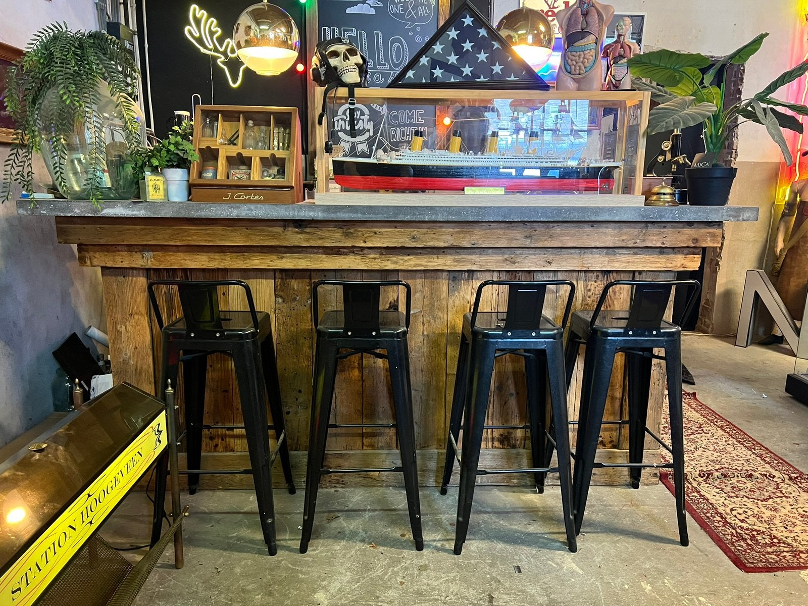 Bar 260 cm betonnen blad, Ophalen, Zo goed als nieuw, Nvt, Nvt