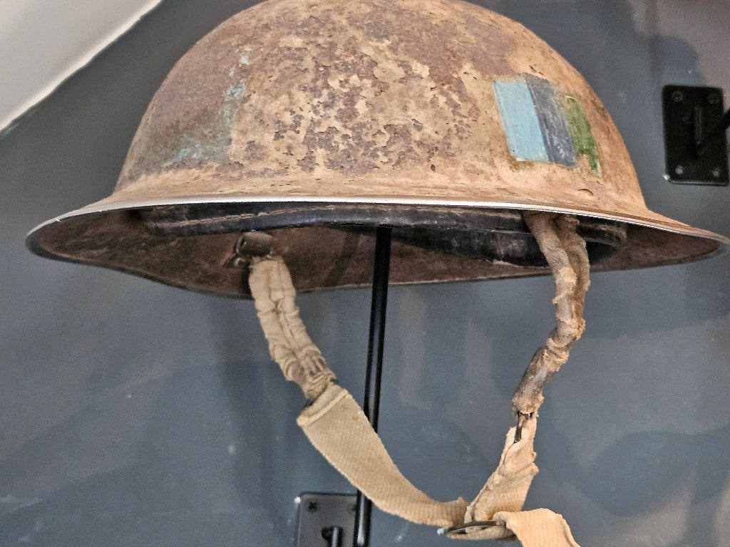 Engelse helm Royal Corps Of Signals dubbel decal., Verzamelen, Ophalen of Verzenden, Landmacht, Engeland, Helm of Baret