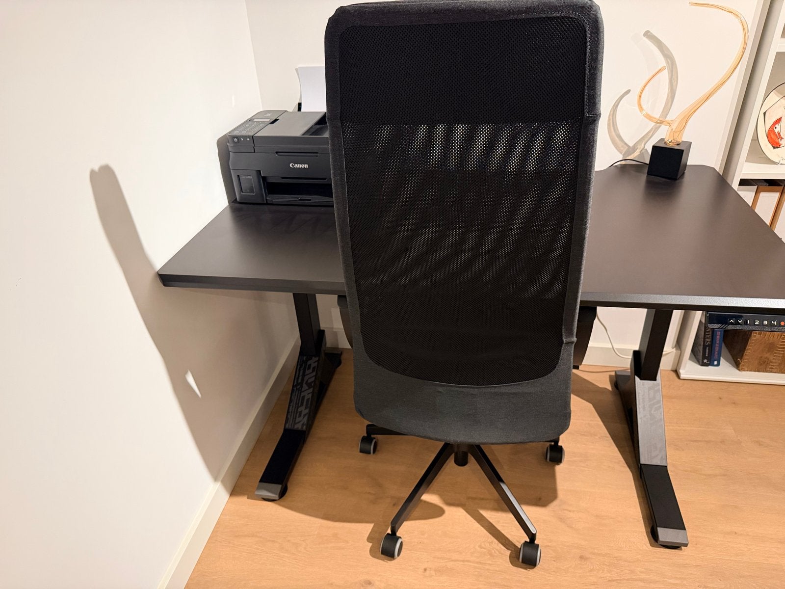Ikea UPPSPEL bureau zwart 140x80 incl. Bureaustoel MARKUS, Ophalen, Zwart, Elektrisch, Metaal