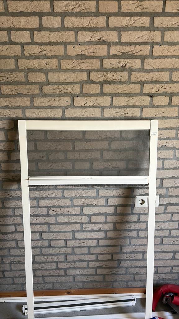 Te koop vliegen hort  nog een zeer goede, Raamkozijn, Zo goed als nieuw, Hout, Ophalen