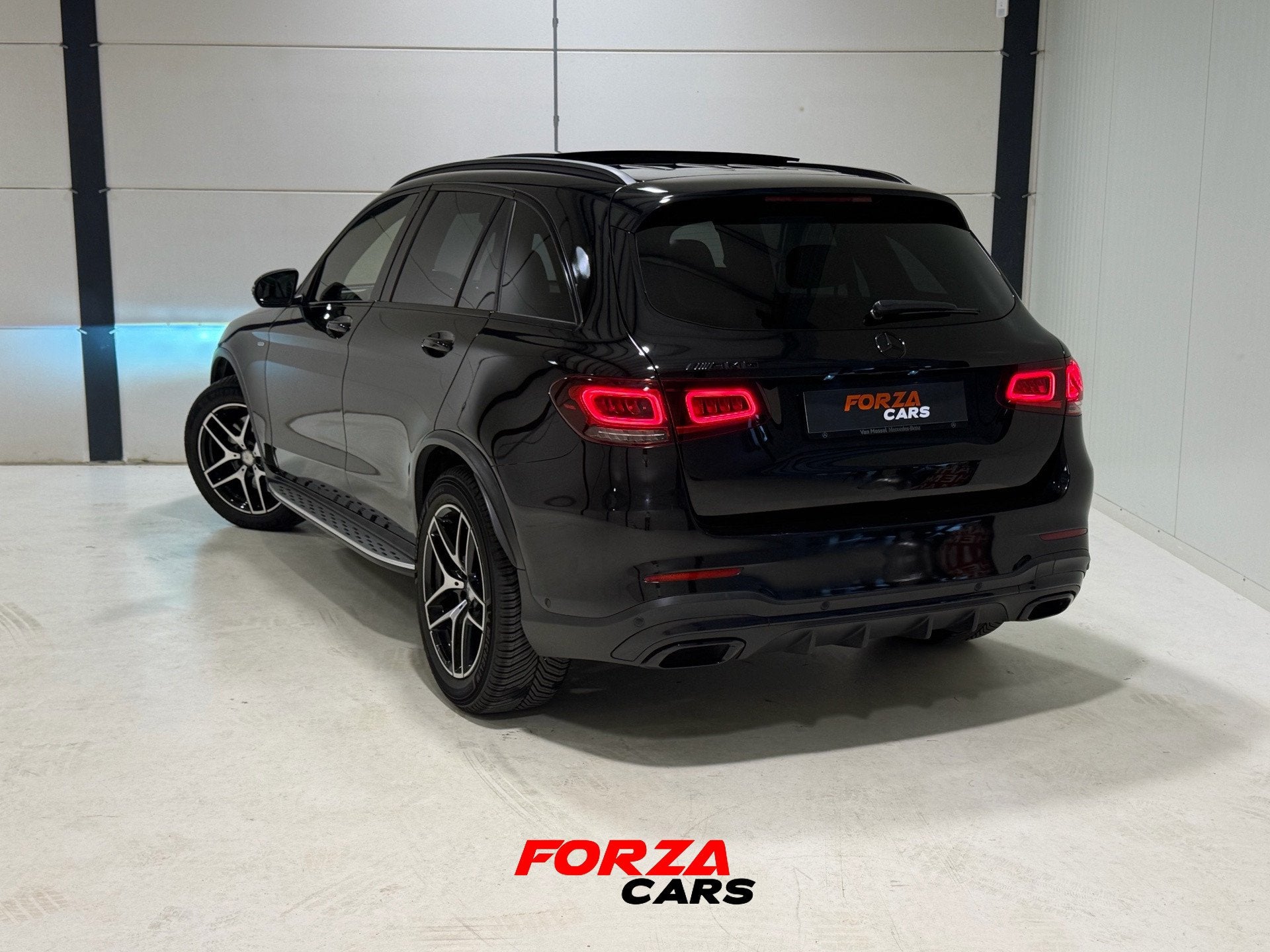 Mercedes-Benz GLC-klasse 200 Premium Plus AMG | PANO | BTW |, Dealer onderhouden, Gebruikt, Euro 6, 4 cilinders