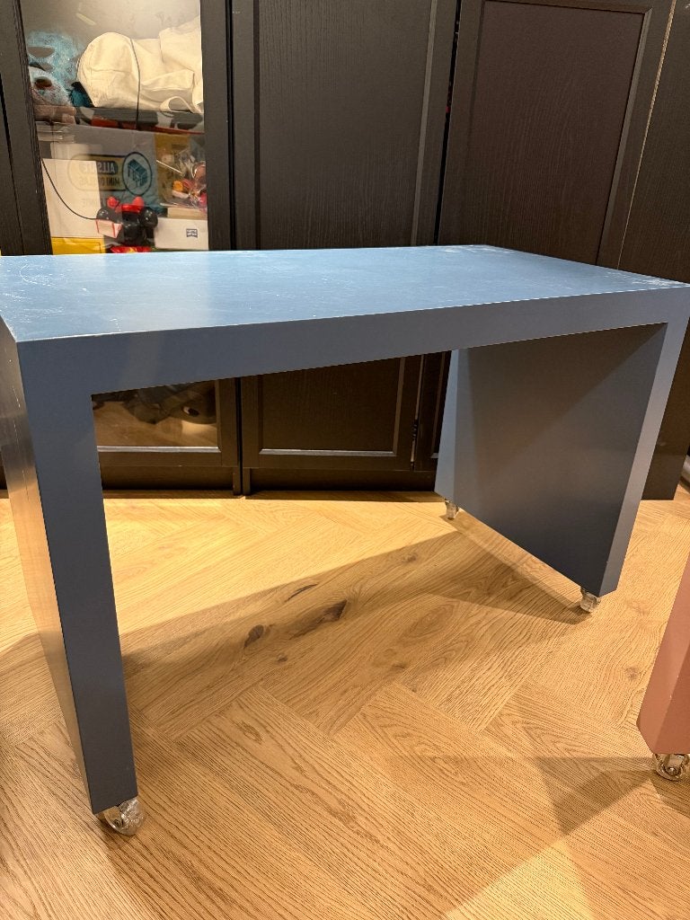 Blauwgrijze houten tafel op wielen – kindertafel, Ophalen, Gebruikt, 75 cm of meer, 60 cm of meer