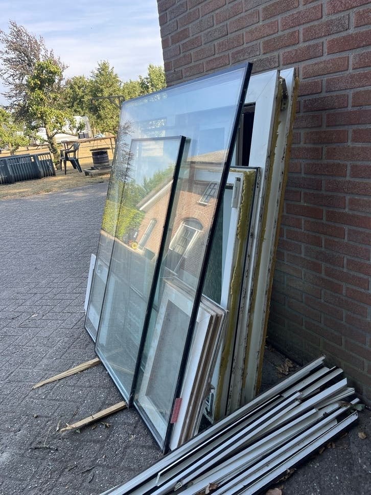 Diverse gebruikte kunstof kozijnen + glasplaten, Doe-het-zelf en Verbouw, Glas en Ramen, Ophalen, Gebruikt, 160 cm of meer, 80 tot 120 cm