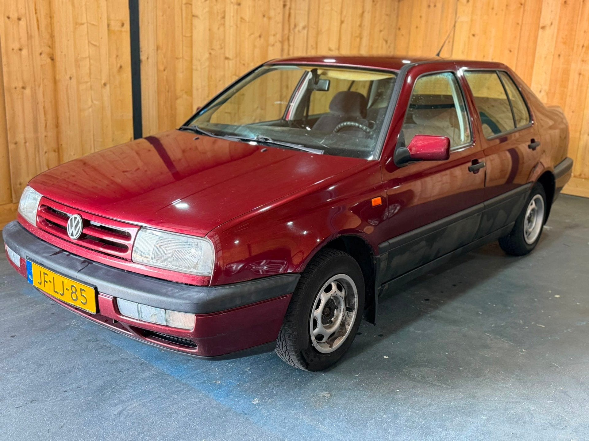 Volkswagen Vento 1.8 GL Sedan Automaat Thermotronic APK 2028, Auto's, Volkswagen, Gebruikt, 1781 cc, 90 pk, 500 kg