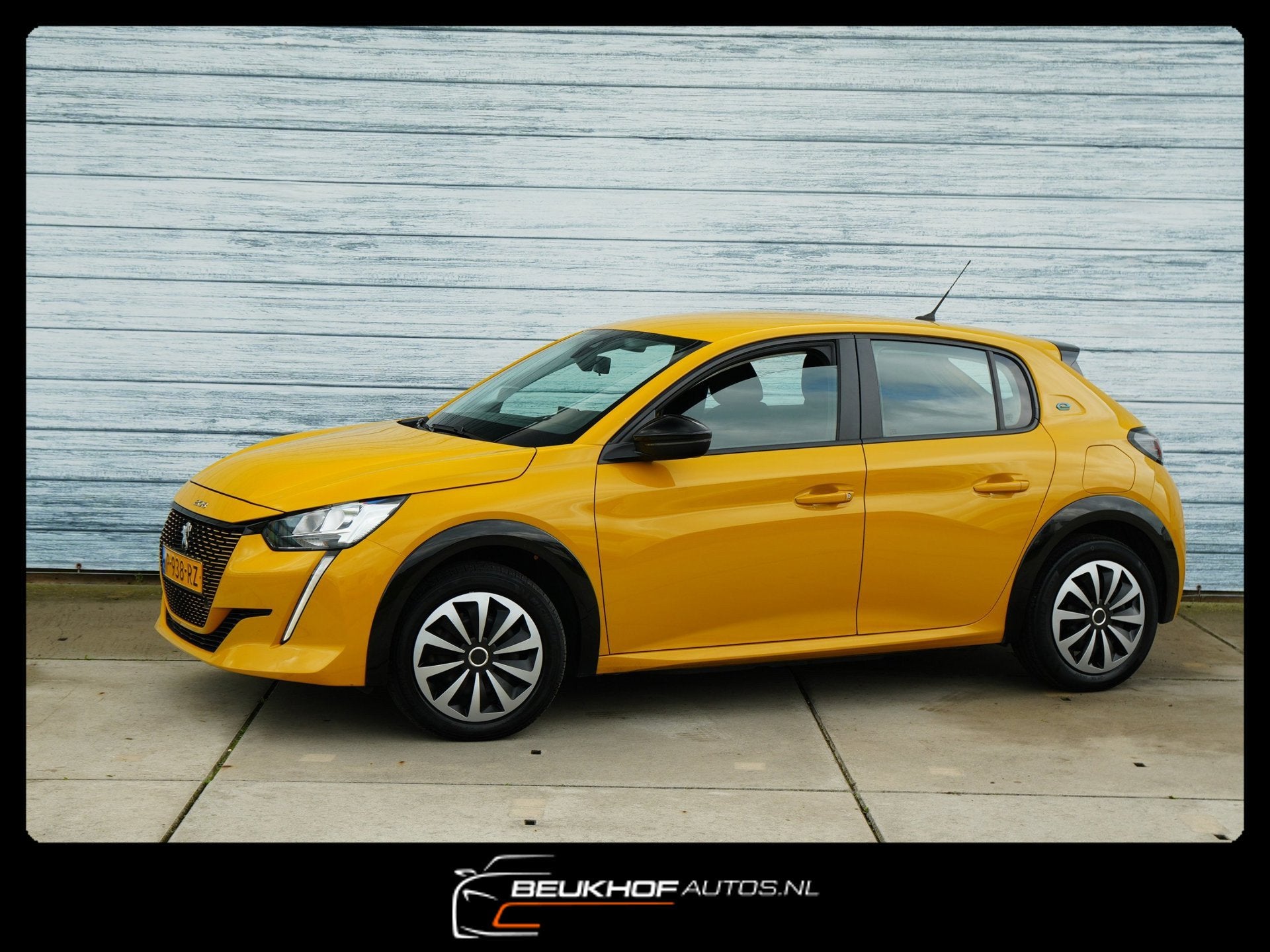 Peugeot E-208