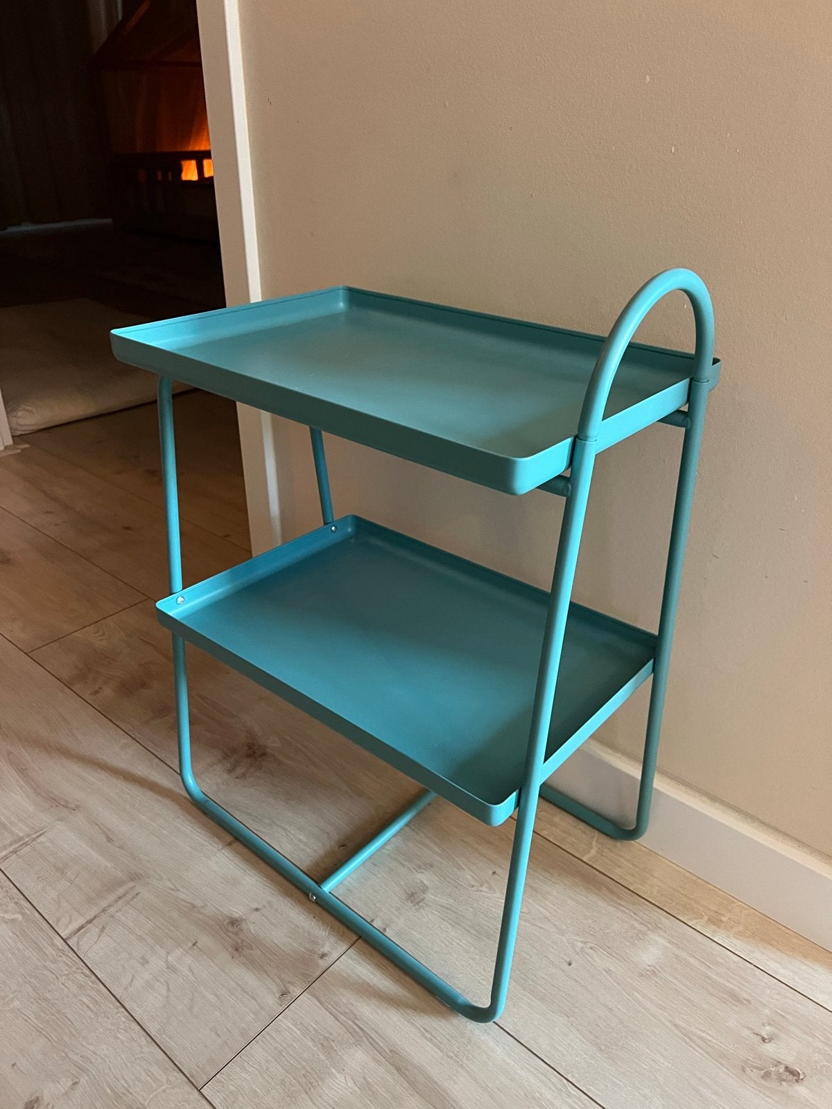 IKEA HATTASEN nachtkastje/bijzettafel turquoise, Minder dan 55 cm, Metaal of Aluminium, Zo goed als nieuw, Rechthoekig