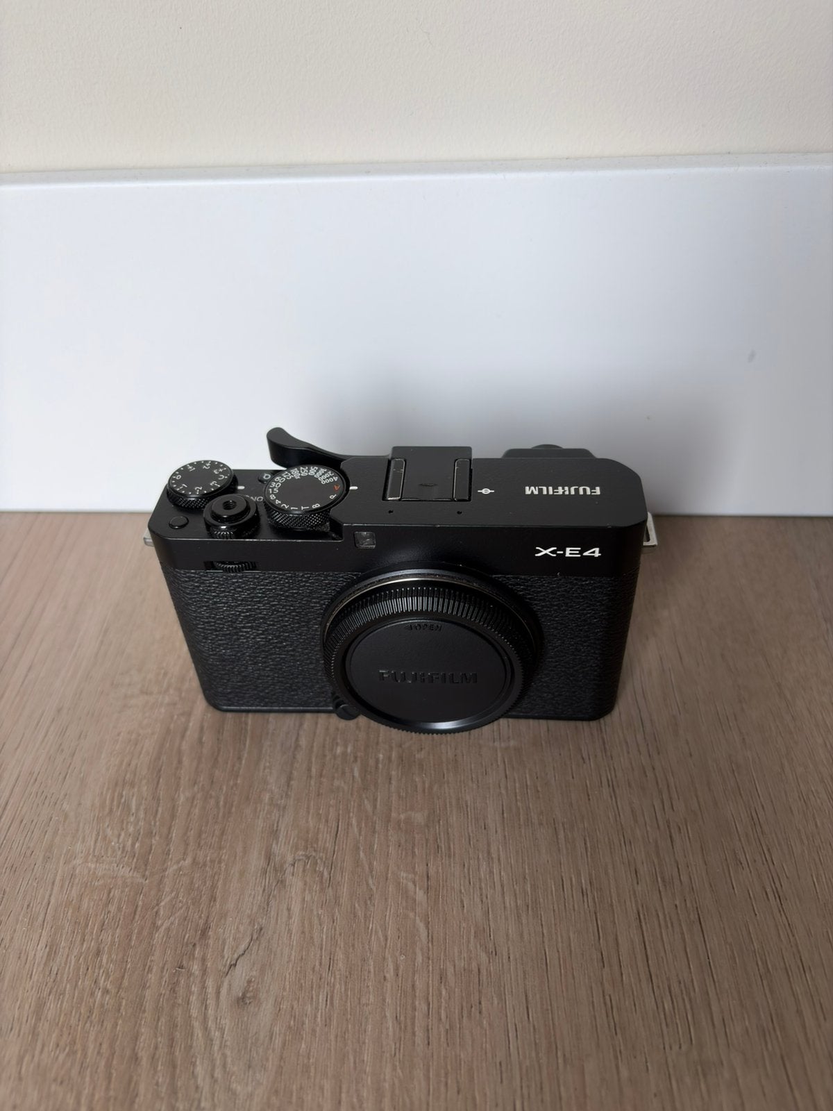 Fujifilm x-e4 zwart body + thumb grip, Ophalen, Zo goed als nieuw, Fuji, Geen optische zoom