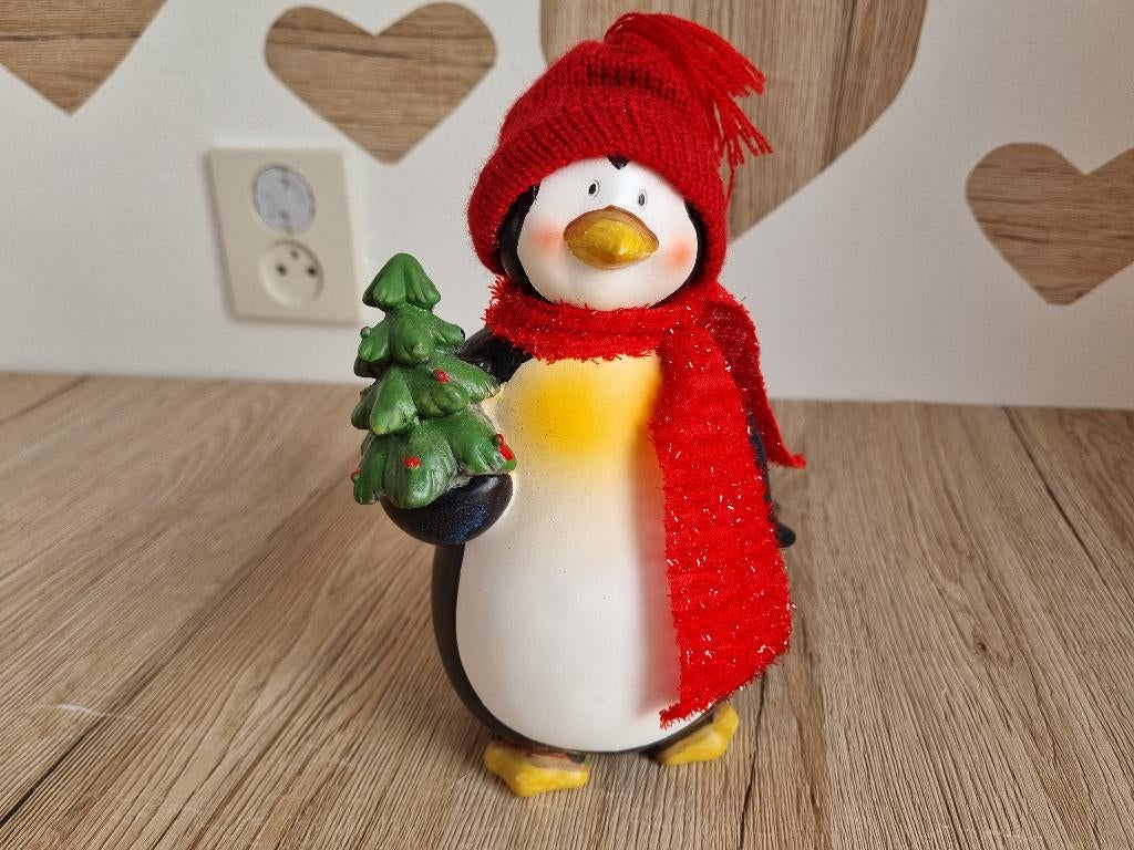 Mooi Kerstmis Beeld van een Pinguin met Muts Sjaal Keramiek, Verzenden, Zo goed als nieuw, Dier