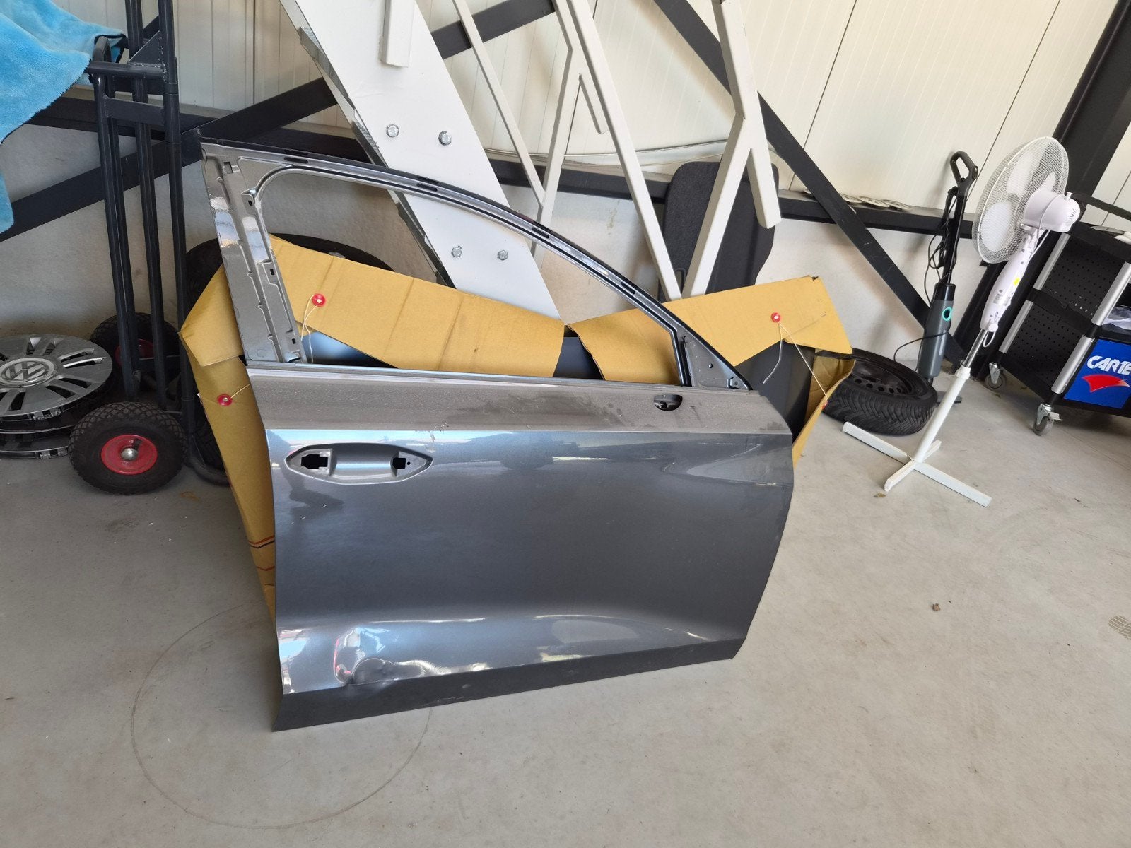 Audi A3 2021 Gebruikte Deur met een herstelbare deuk, Ophalen, Gebruikt, Voor, Deur