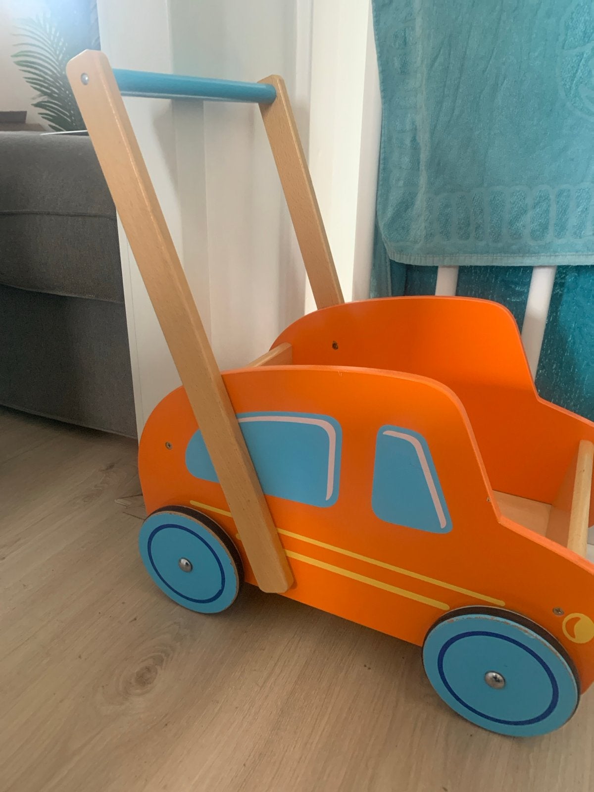 Houten loopwagen in de vorm van een auto, Ophalen, Gebruikt, Auto, Met wieltjes