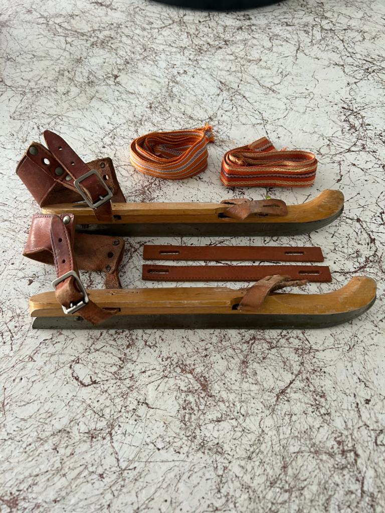 Vintage Friese doorlopers met leren banden, Ophalen of Verzenden, Gebruikt, Friese doorlopers, Overige merken