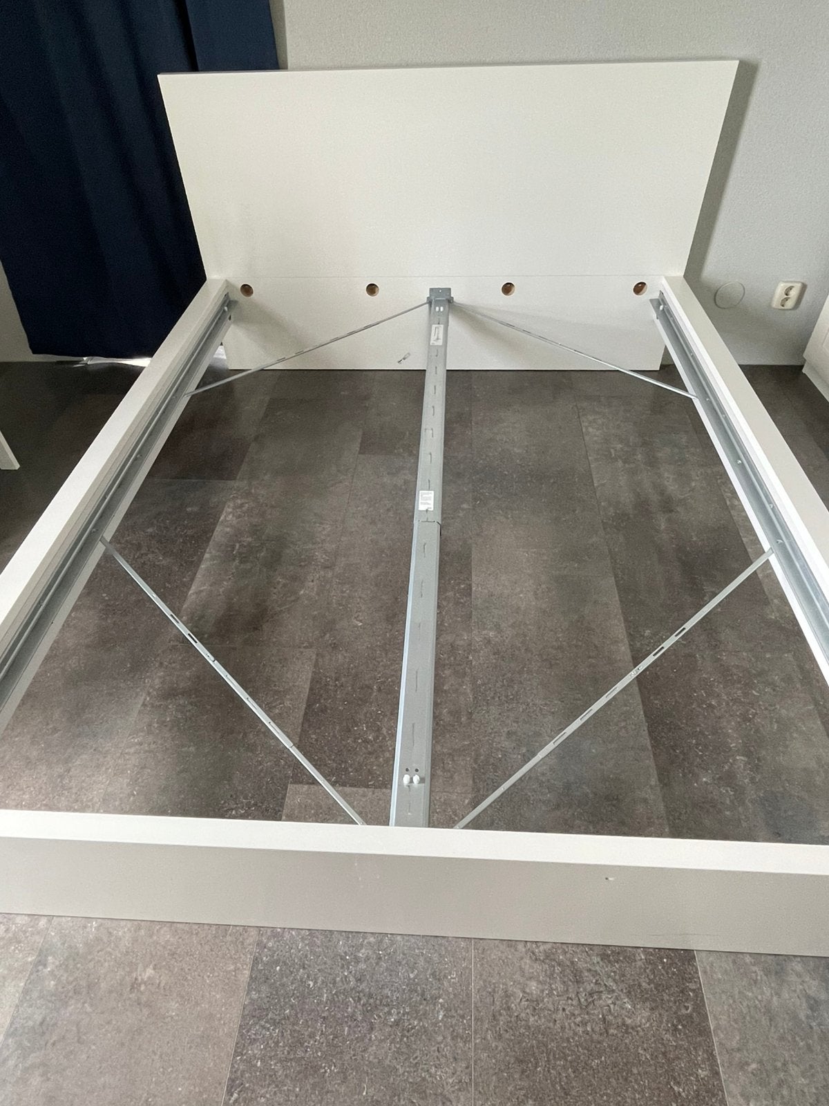 Ikea Malm bed frame, Huis en Inrichting, Ophalen, 200 cm of meer, Zo goed als nieuw, 25 tot 50 cm