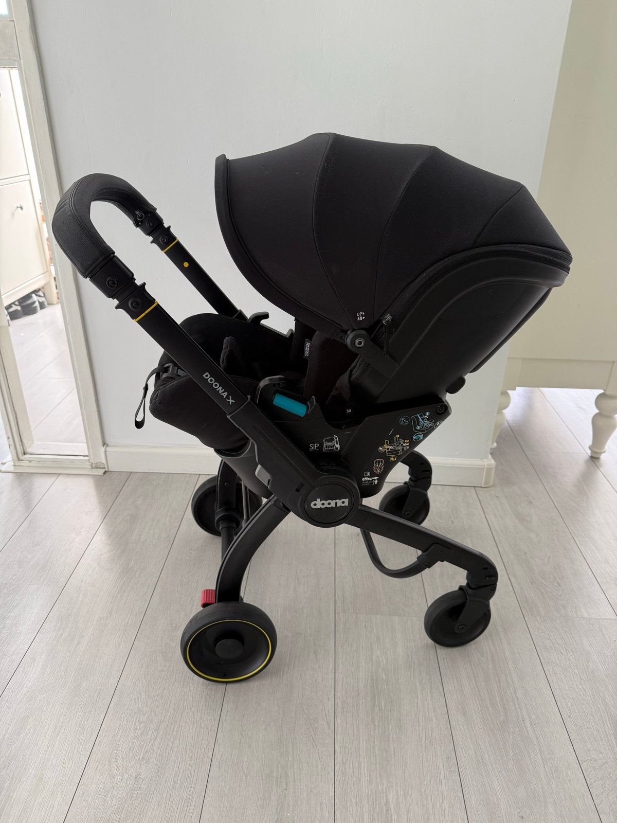 Doona X autostoel en kinderwagen in één, Autogordel, Zijbescherming, Zo goed als nieuw, 0 t/m 13 kg