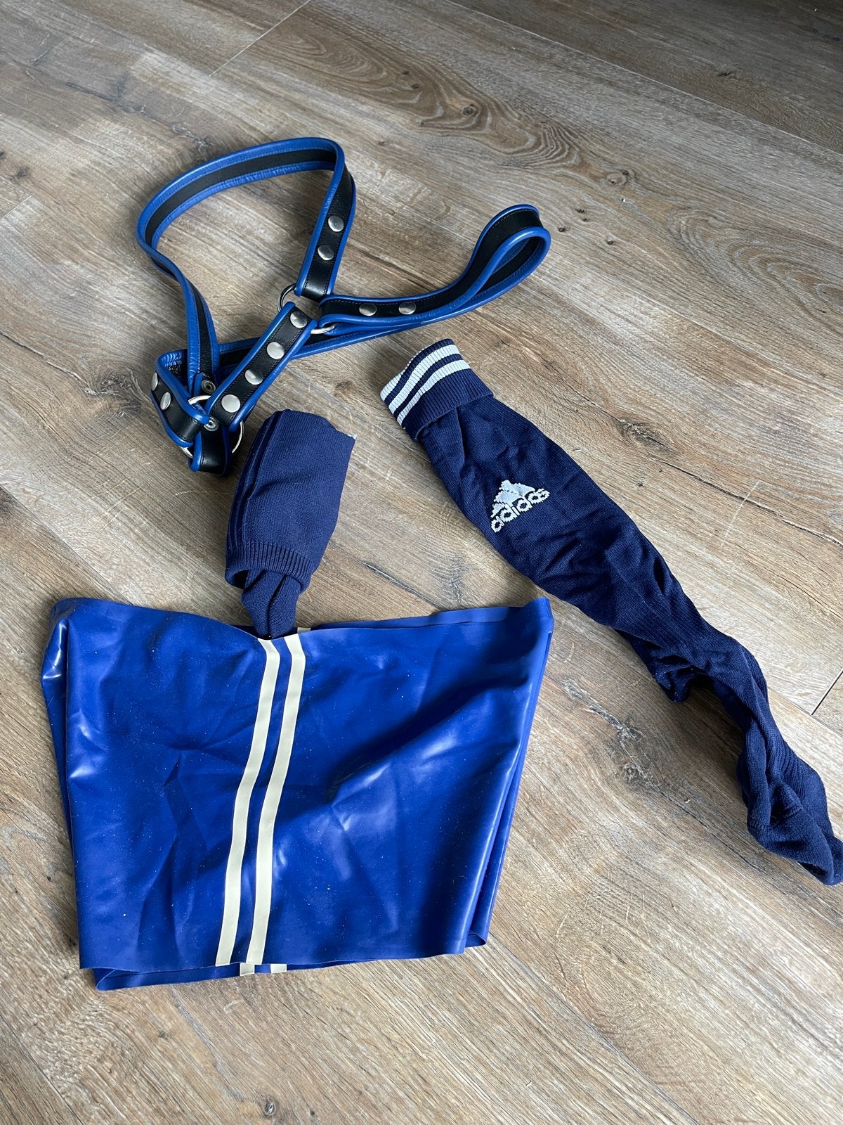 Fetish Latex short (L),  lederen harnas en sokken, Ophalen of Verzenden, Zo goed als nieuw, Maat 48/50 (M)