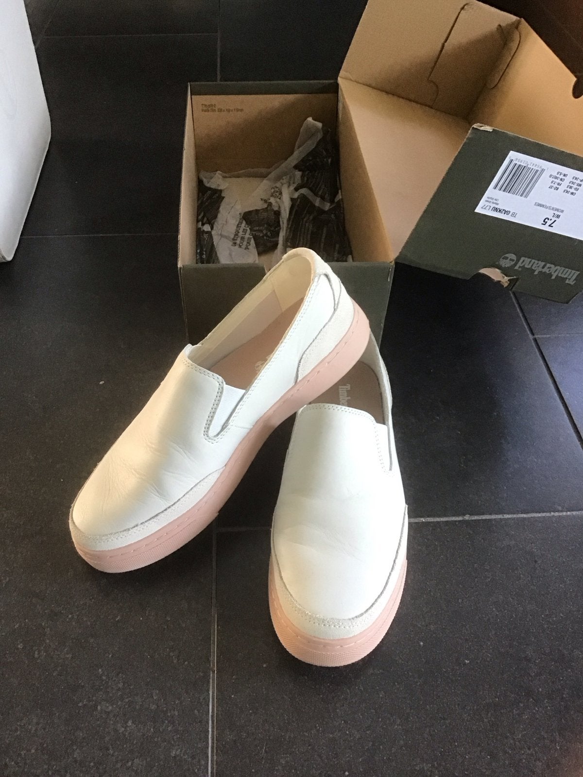 Timberland instappers wit met roze zool., Ophalen, Nieuw, Wit, Instappers