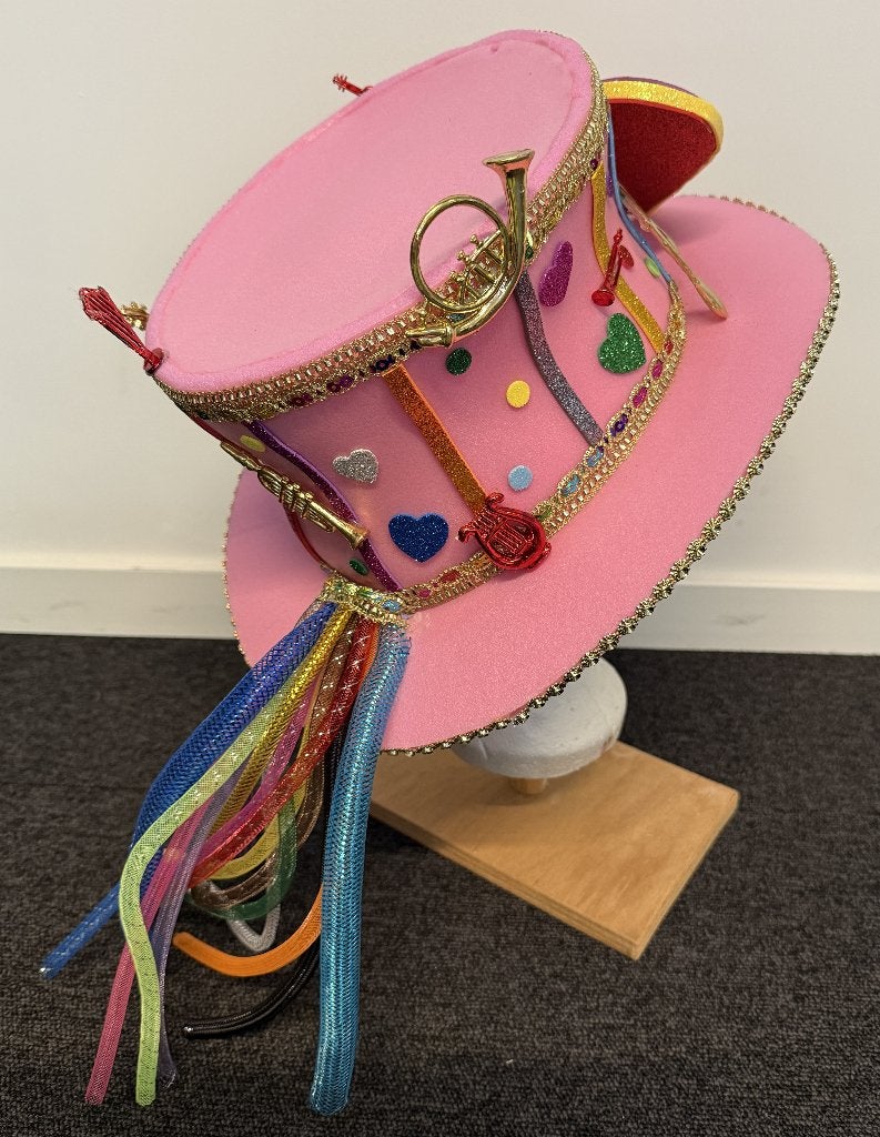 Foam hoed roze met hartjes en muziek, Kleding | Dames, Ophalen of Verzenden, Zo goed als nieuw, Carnaval, Accessoires