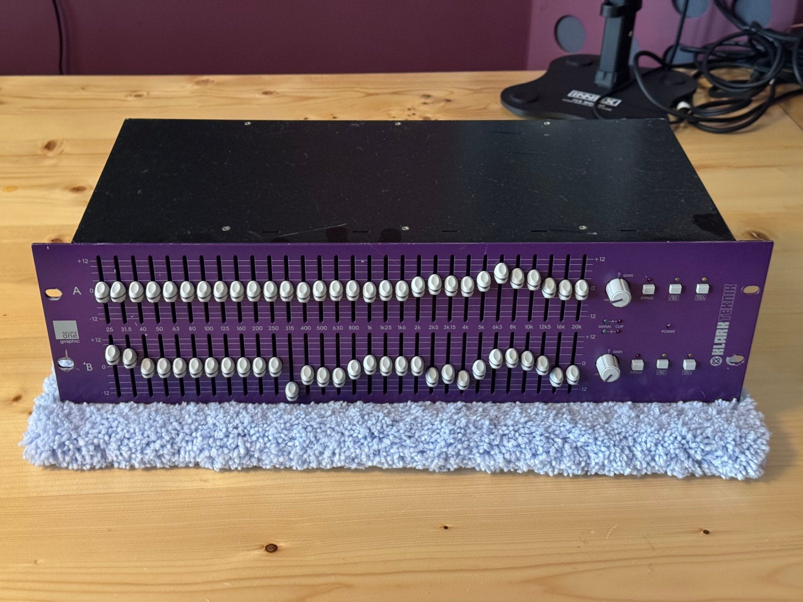 Klark Teknik Square One Graphic EQ, Ophalen of Verzenden, Gebruikt, Equalizer