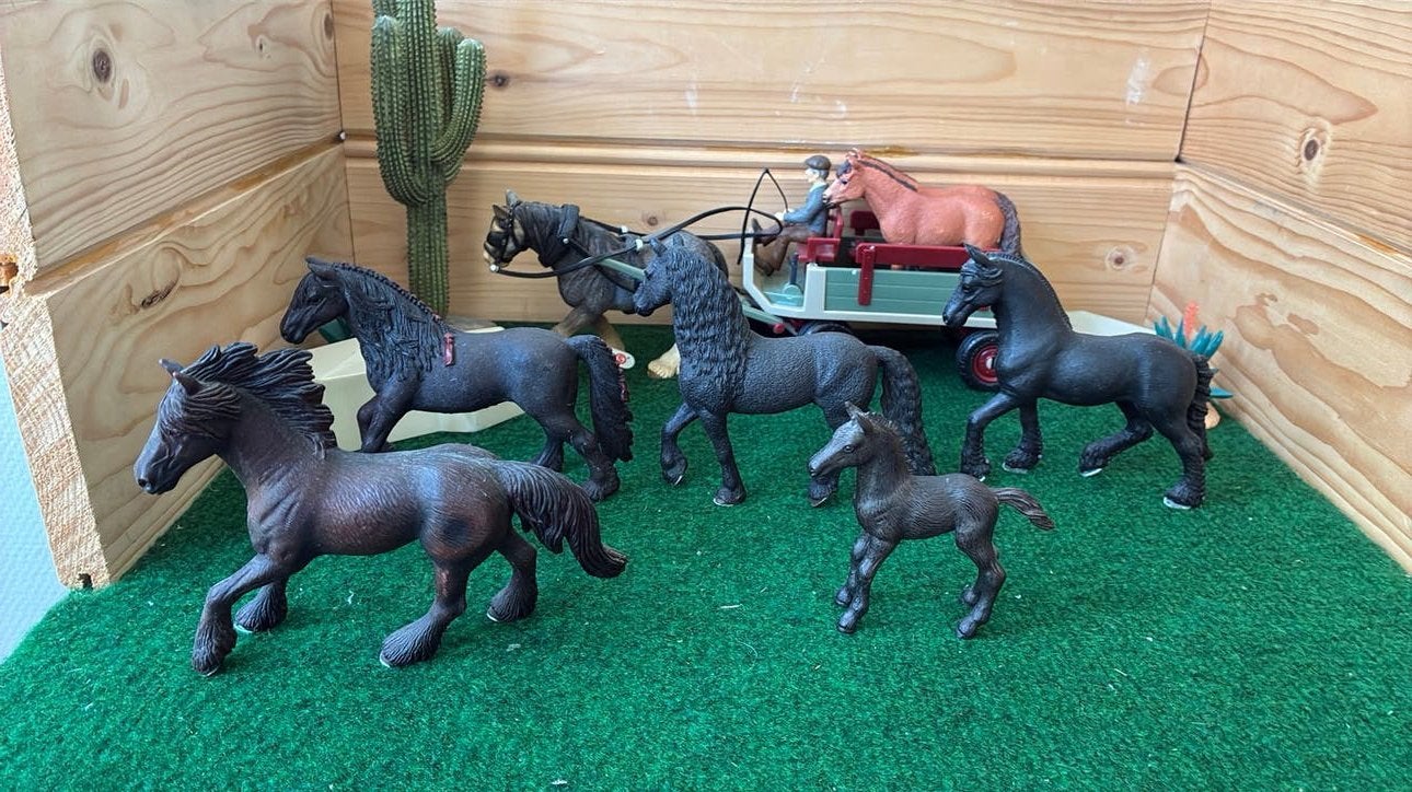 Schleich friezen, Verzamelen, Ophalen of Verzenden, Zo goed als nieuw, Paard, Beeldje of Figuurtje
