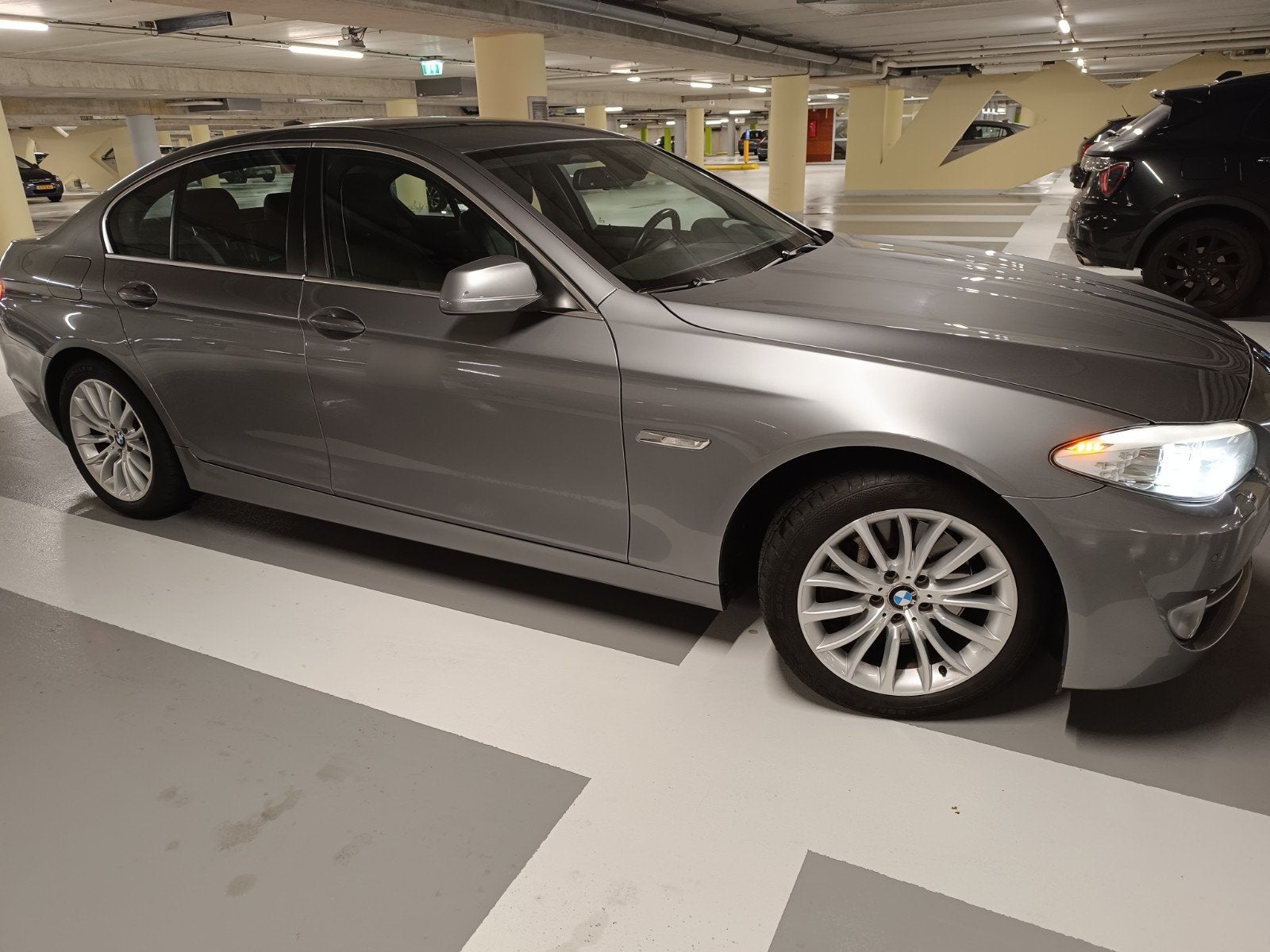 BMW 5-Serie 535i 306pk Aut. 2012 Grijs, Auto's, BMW, Achterwielaandrijving, 1675 kg, 2000 kg, Origineel Nederlands