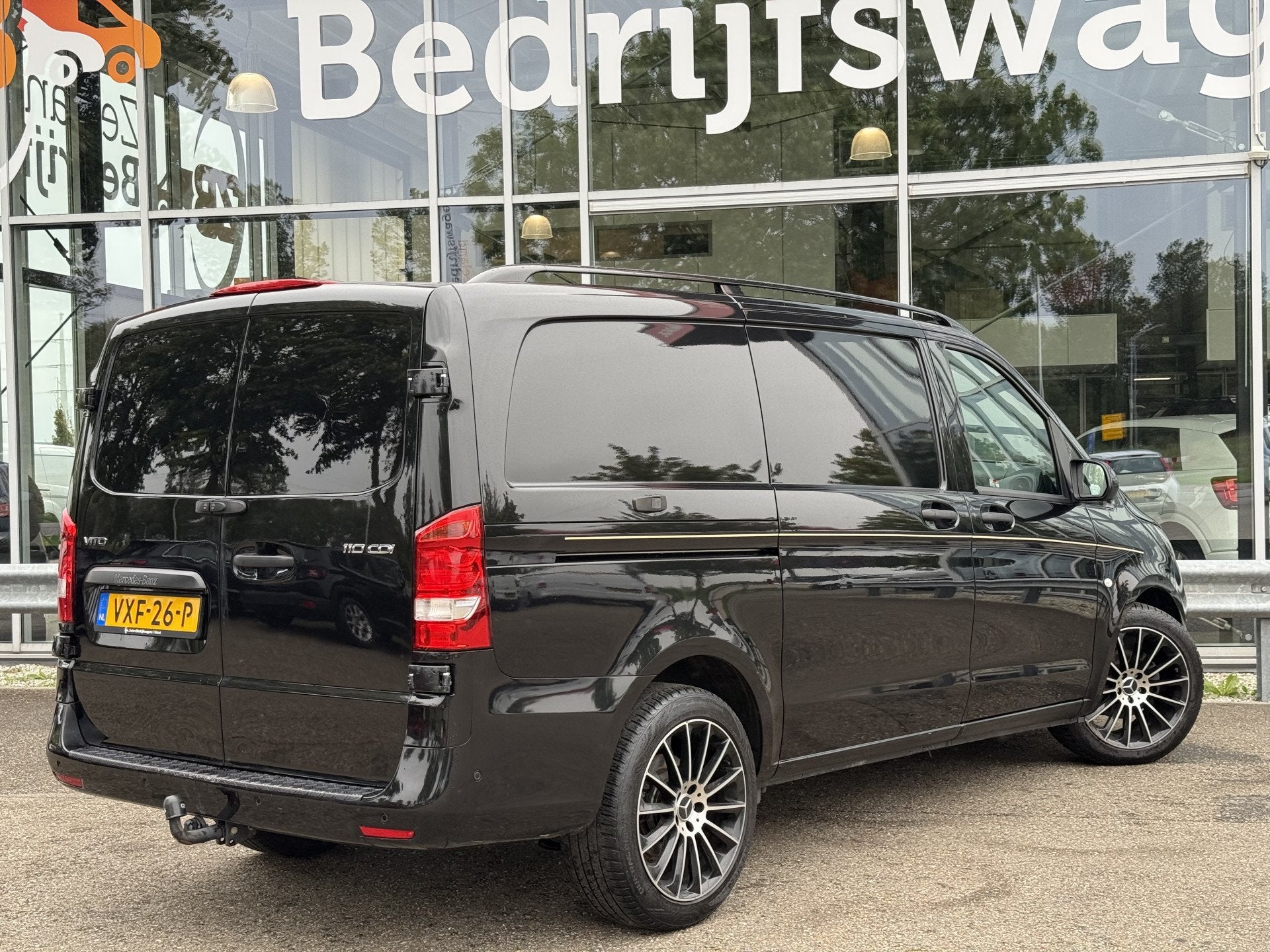 Mercedes-Benz Vito 110 CDI Lang | Sportvelgen | Stoelverw. |, Auto's, Voorwielaandrijving, Gebruikt, 4 cilinders, Zwart