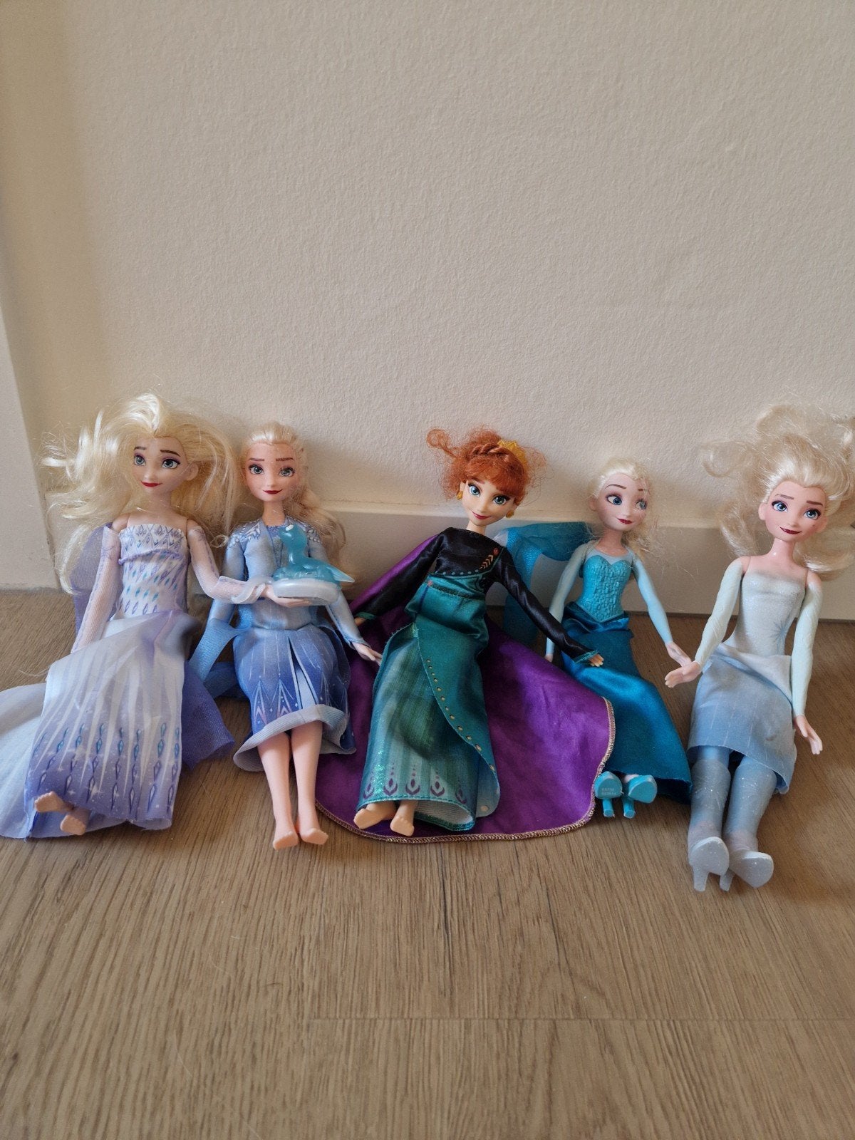 Set van 5 Disney Frozen Elsa en Anna Barbiepoppen, Ophalen of Verzenden, Gebruikt, Barbie