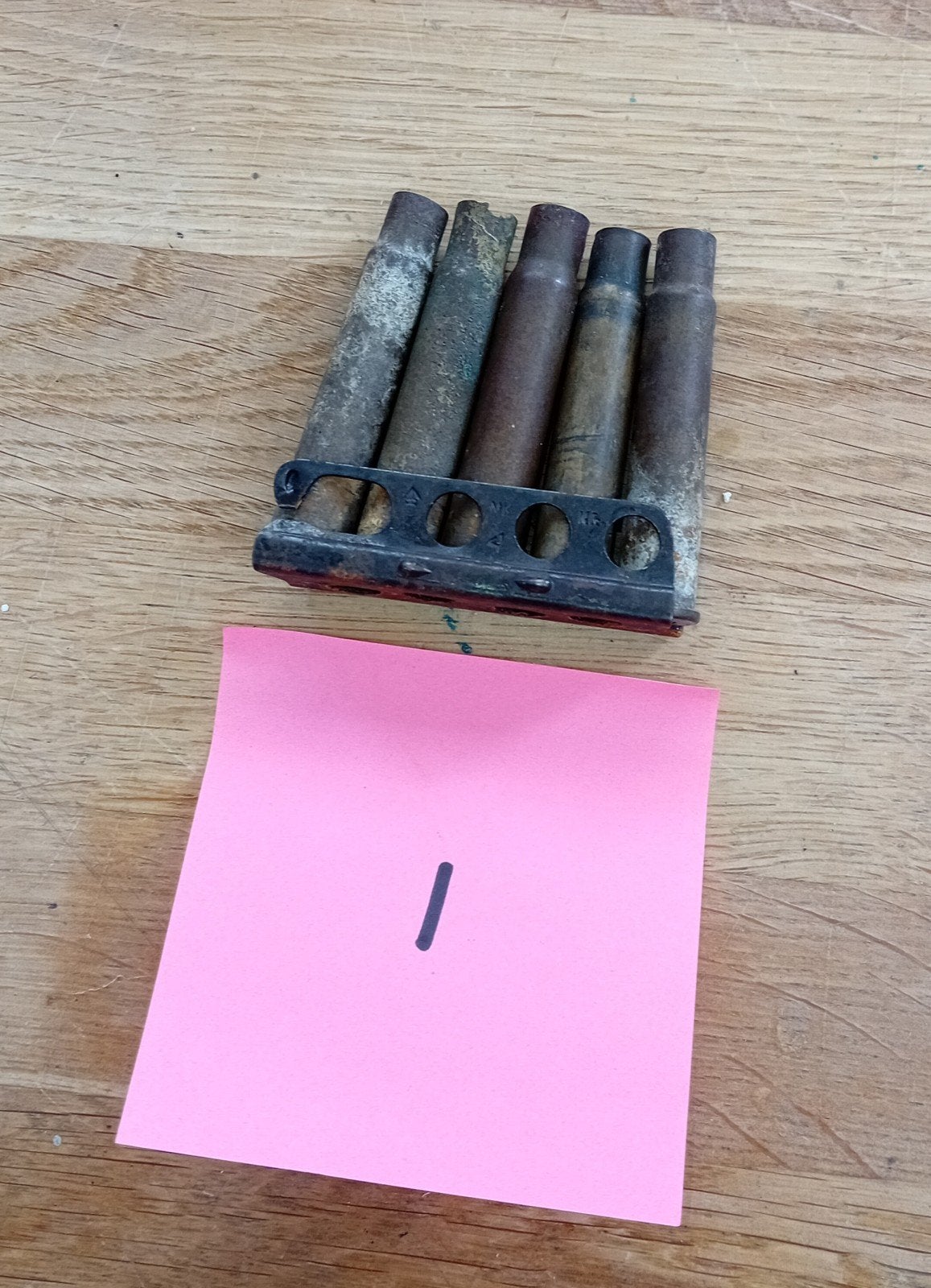Originele WO2 Britse Lee-Enfield .303 Laderclip met 5 hulzen, Ophalen of Verzenden, Engeland, Hulzen of Bodemvondsten